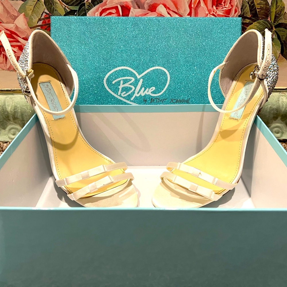 Betsy Johnson Blue SB-Bow Ivory Satin heels